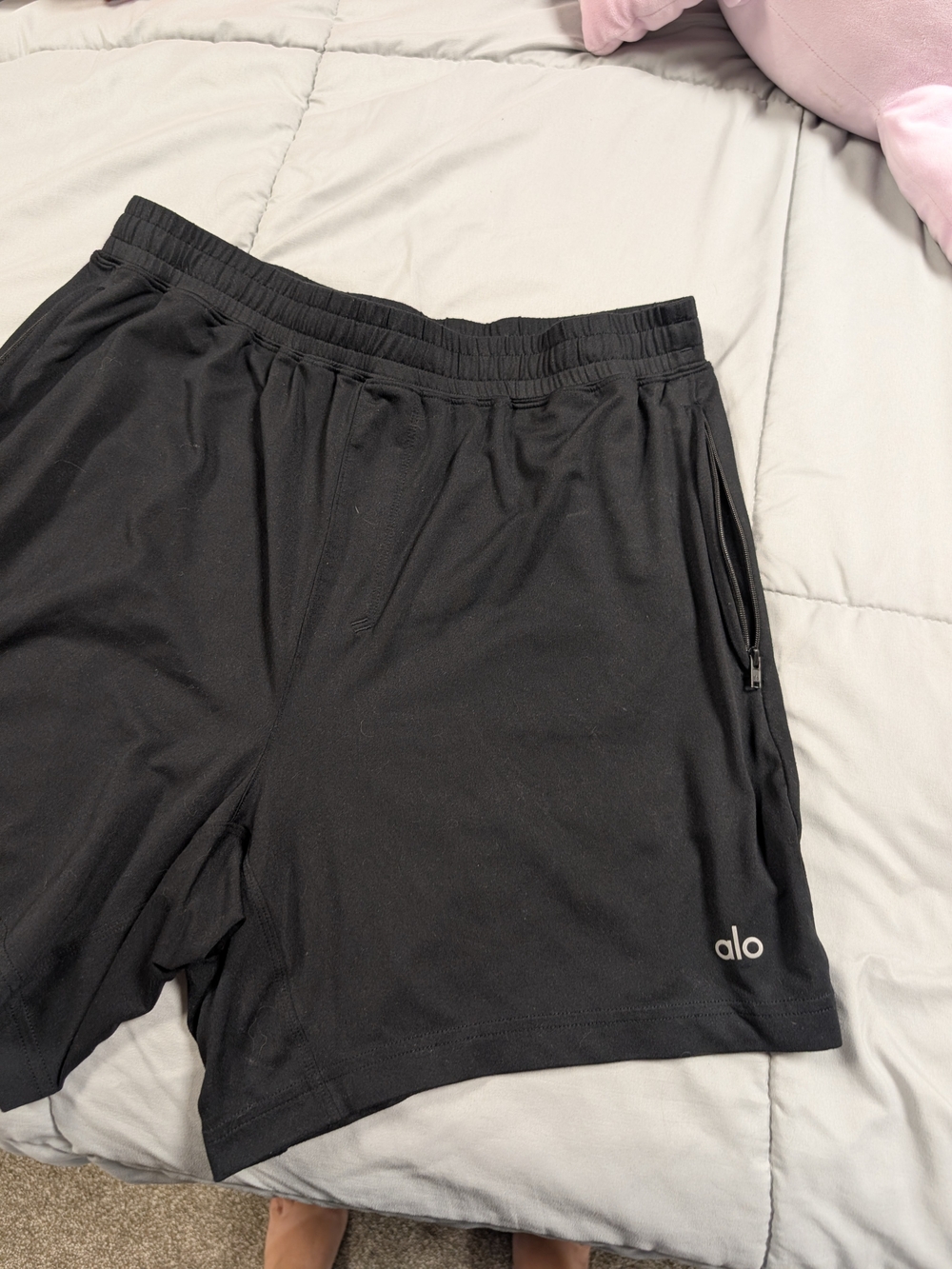 ALO Yoga Men's Black Athletic Shorts with White Logo - Picture 4 of 4